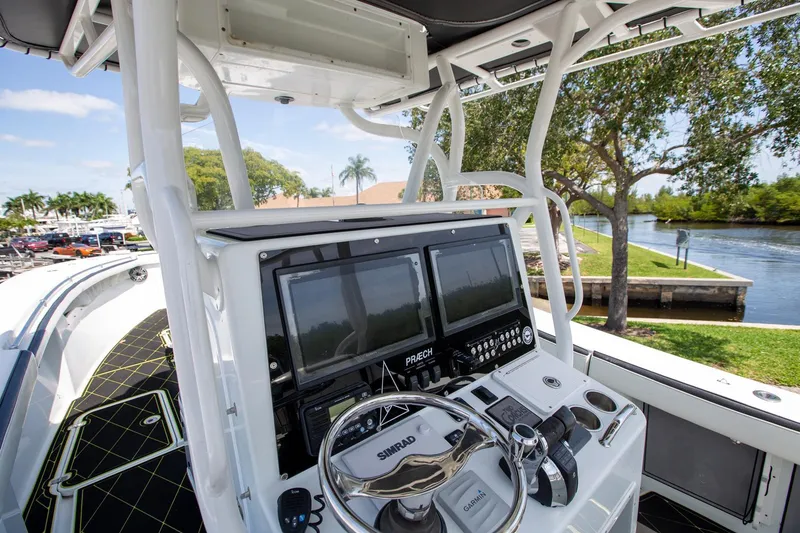 Slide: The Image of Yellowfin 36 2010 - 12