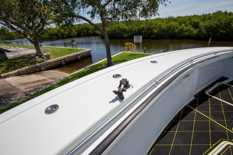 Slide: The Image of Yellowfin 36 2010 - 17