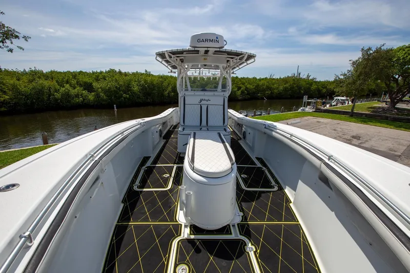 Slide: The Image of Yellowfin 36 2010 - 18