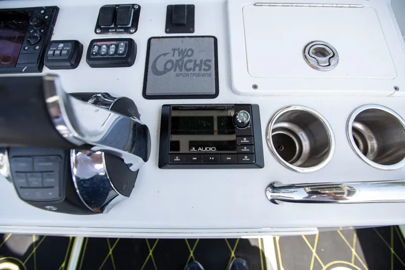 Slide: The Image of Yellowfin 36 2010 - 21