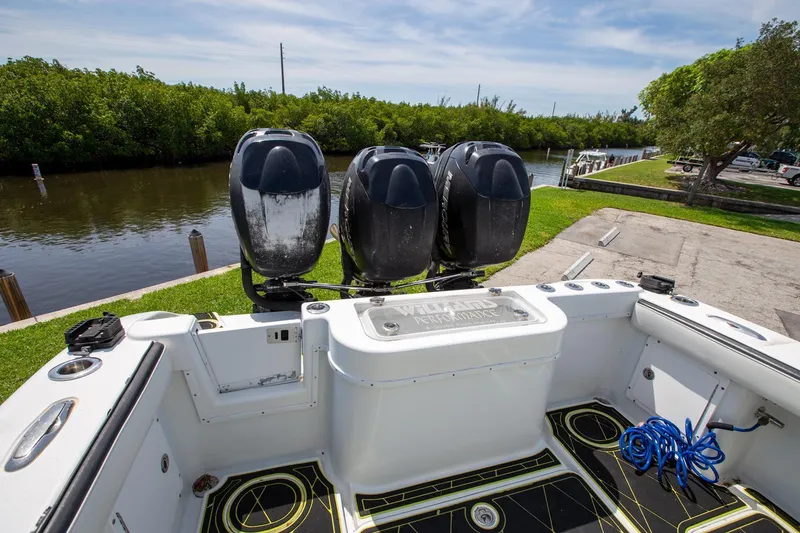 Slide: The Image of Yellowfin 36 2010 - 6