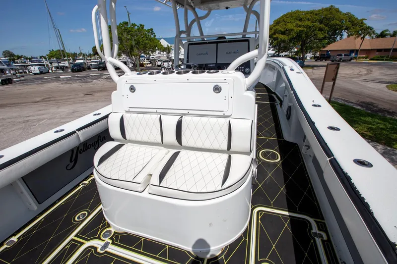 Slide: The Image of Yellowfin 36 2010 - 7