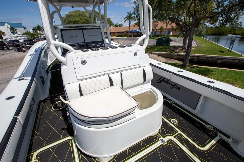 Slide: The Image of Yellowfin 36 2010 - 8