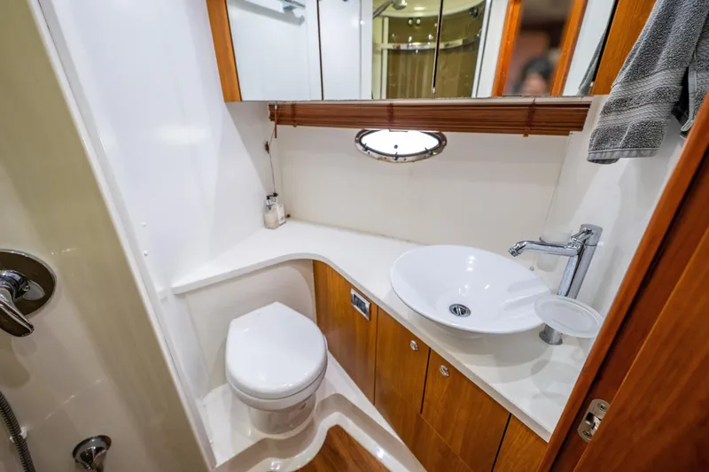 Slide: The Image of Sunseeker 47 Catmandu - Head - 16