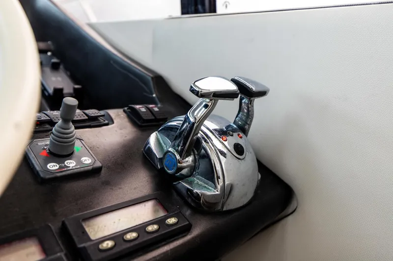 Slide: The Image of Sunseeker 47 Catmandu - Throttle - 22