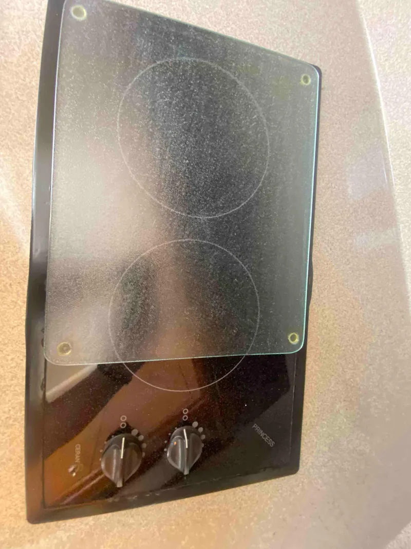 Slide: The Image of Glomex TV antenna control panel on 2004 Cruisers Yachts 340 Express. - 44