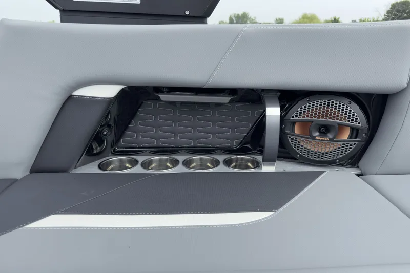 Slide: The Image of MasterCraft X22 2025 - 19