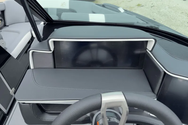 Slide: The Image of MasterCraft X22 2025 - 29