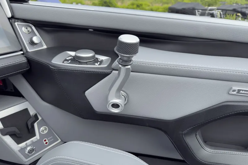 Slide: The Image of MasterCraft X22 2025 - 31