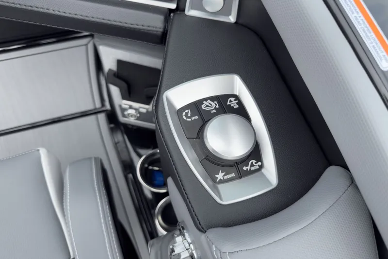 Slide: The Image of MasterCraft X22 2025 - 32