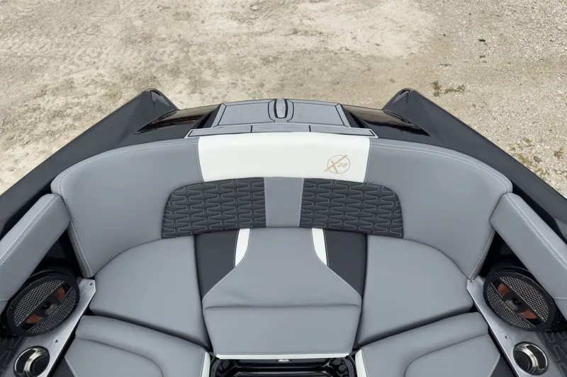 Slide: The Image of MasterCraft X22 2025 - 39