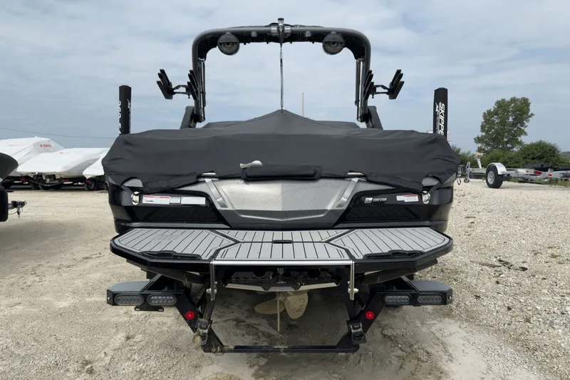 Slide: The Image of MasterCraft X22 2025 - 51