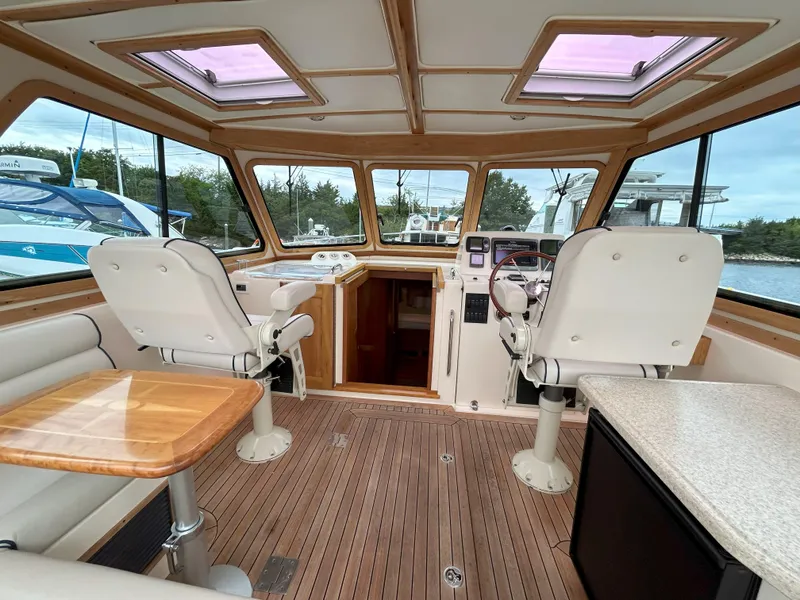 Slide: The Image of Luxurious cabin interior of 2006 Sabre 38 Express HDTP MY yacht. - 29
