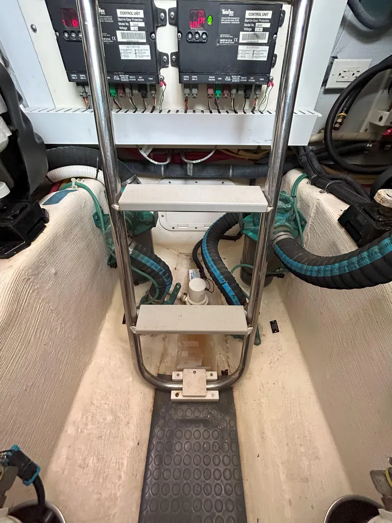 Slide: The Image of Onan Marine Genset in 2006 Sabre 38 Express HDTP MY engine room. - 34