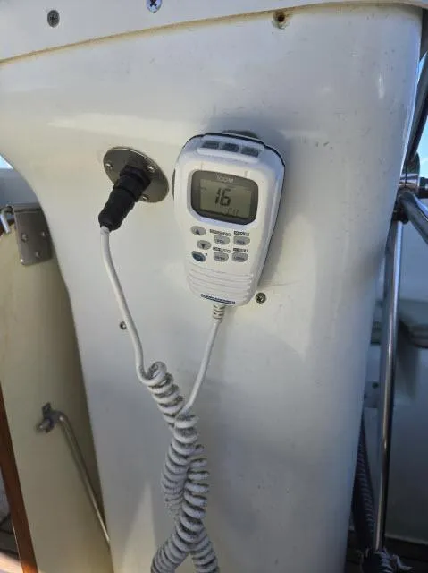 Slide: The Image of VHF radio on 2003 Beneteau 42CC Oceanis Clipper sailboat. - 23