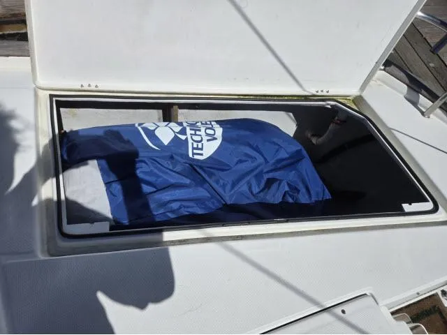Slide: The Image of Beneteau 42CC Oceanis Clipper 2003 yacht hatch with blue Tech Cover. - 27
