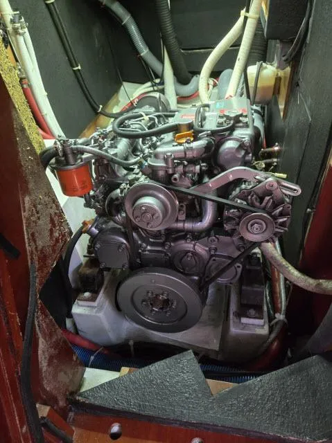 Slide: The Image of Engine compartment of 2003 Beneteau 42CC Oceanis Clipper sailboat. - 33