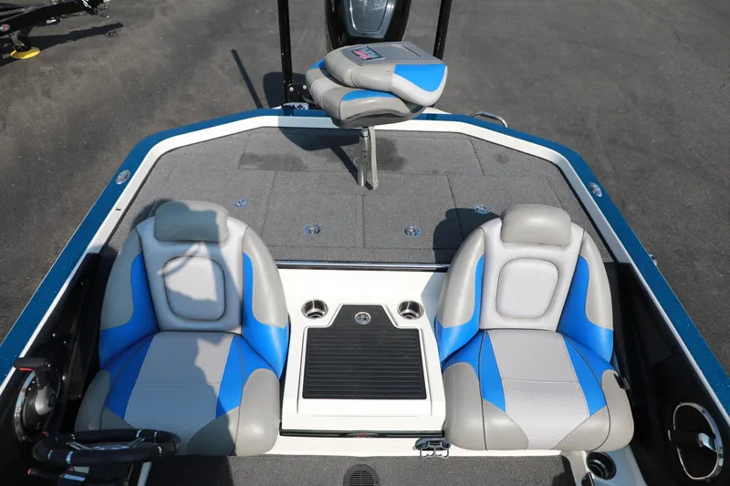 Slide: The Image of 2018 Ranger 521C boat interior with blue and gray seating. - 15