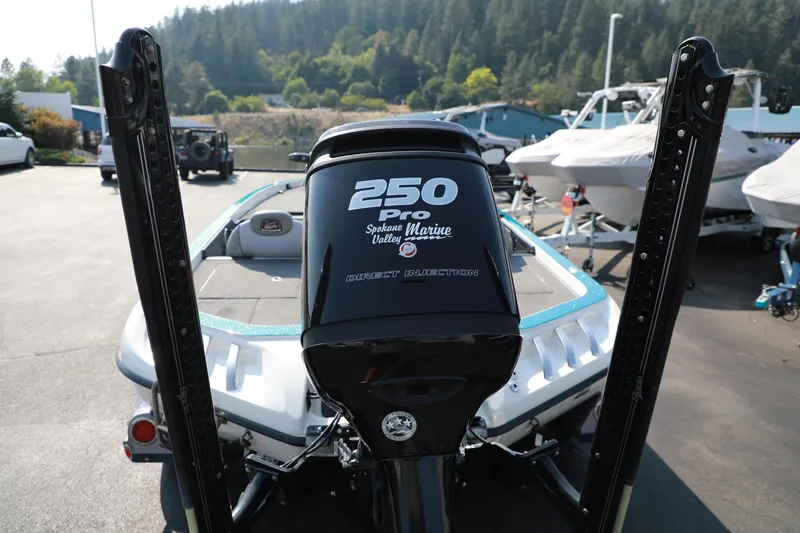 Slide: The Image of 2018 Ranger 521C boat with 250 Pro engine in a marina setting. - 6