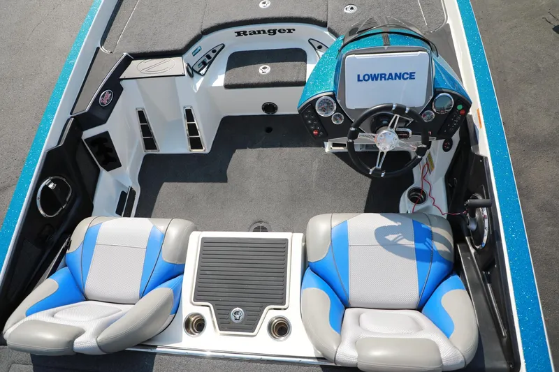 Slide: The Image of 2018 Ranger 521C boat interior with Lowrance system and blue-gray seating. - 7