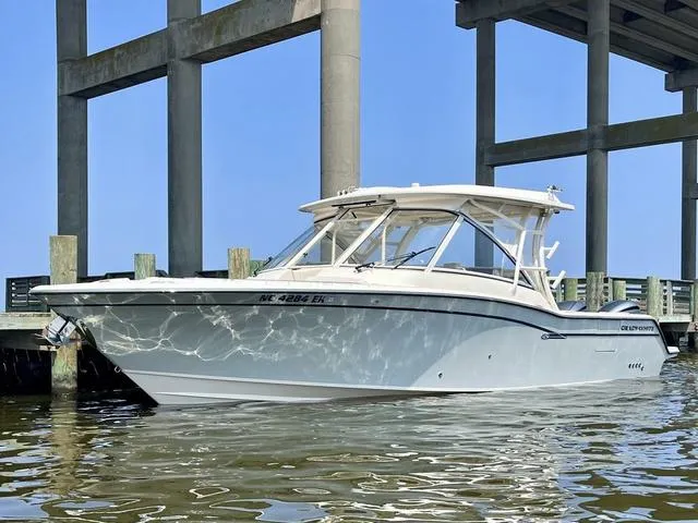 The Image of Grady-White Freedom 325 2019 - 1