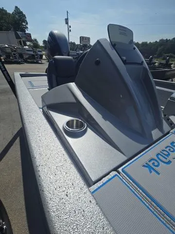 Slide: The Image of Xpress H20C Crappie 2025 - 17