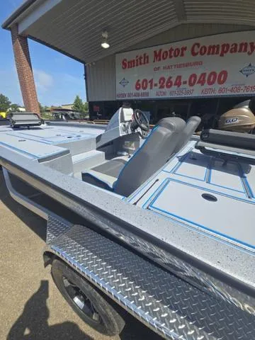 Slide: The Image of Xpress H20C Crappie 2025 - 7