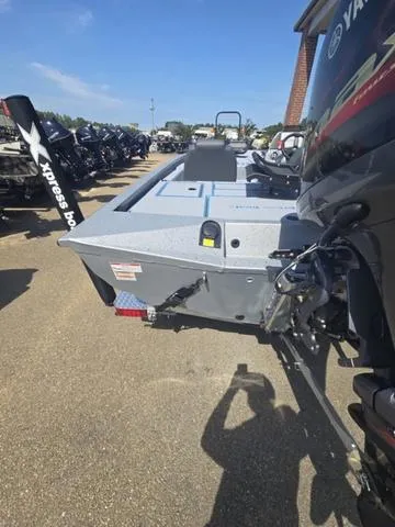 Slide: The Image of Xpress H20C Crappie 2025 - 8