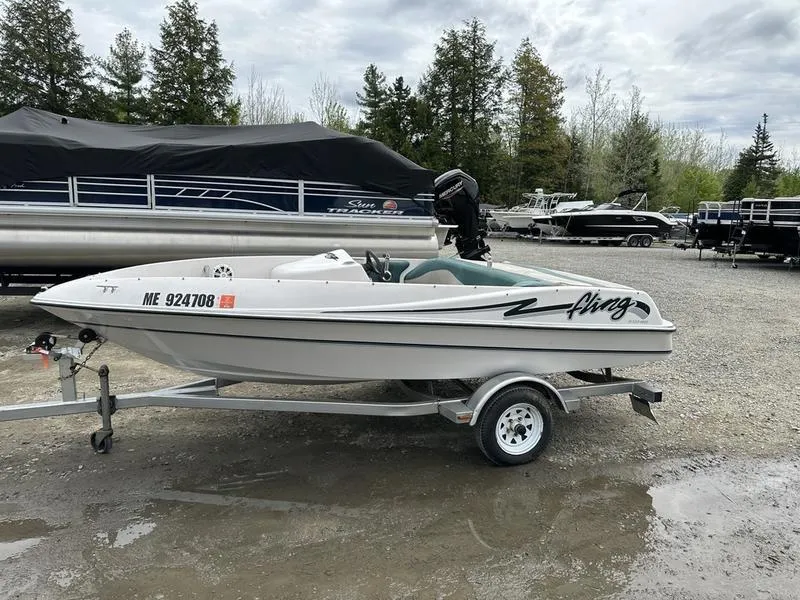 Slide: The Image of 1995 Four Winns Fling boat on trailer in outdoor lot. - 3