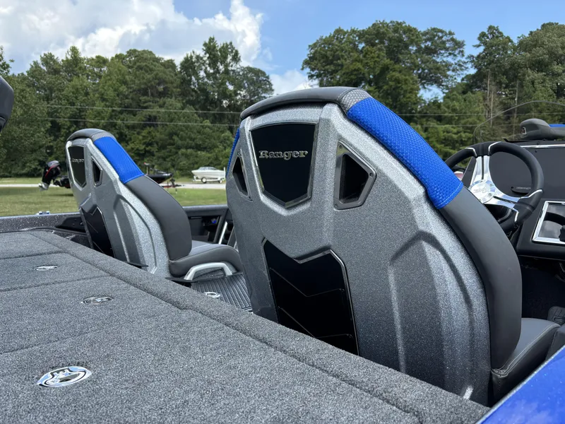 Slide: The Image of Ranger Z521R 2025 - 10