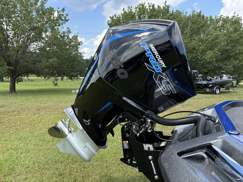 Slide: The Image of Ranger Z521R 2025 - 11