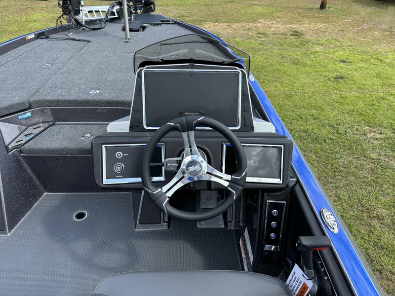 Slide: The Image of Ranger Z521R 2025 - 13