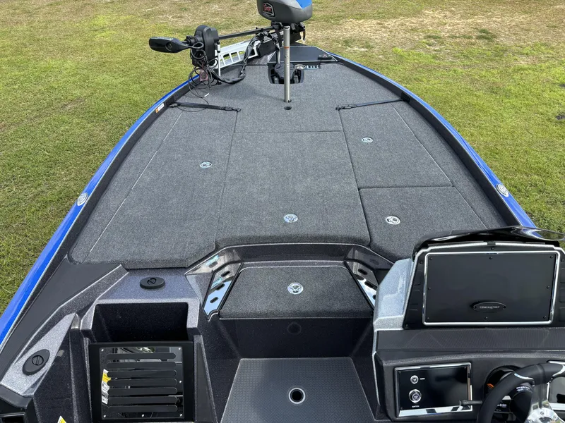 Slide: The Image of Ranger Z521R 2025 - 14