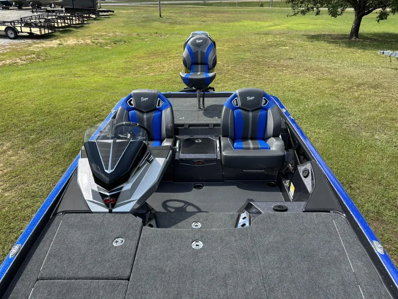 Slide: The Image of Ranger Z521R 2025 - 15