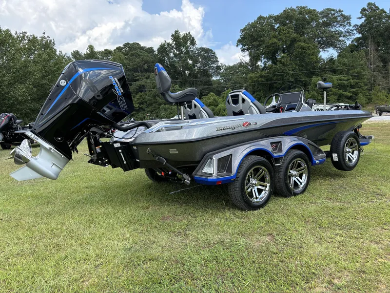 Slide: The Image of Ranger Z521R 2025 - 3