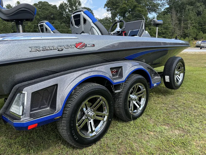 Slide: The Image of Ranger Z521R 2025 - 4