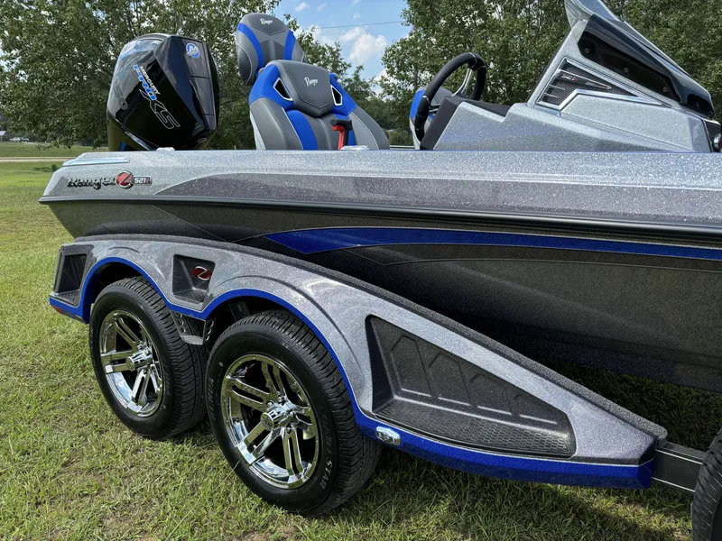 Slide: The Image of Ranger Z521R 2025 - 5