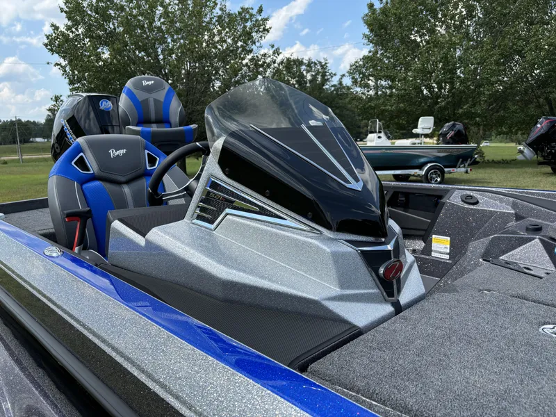 Slide: The Image of Ranger Z521R 2025 - 6