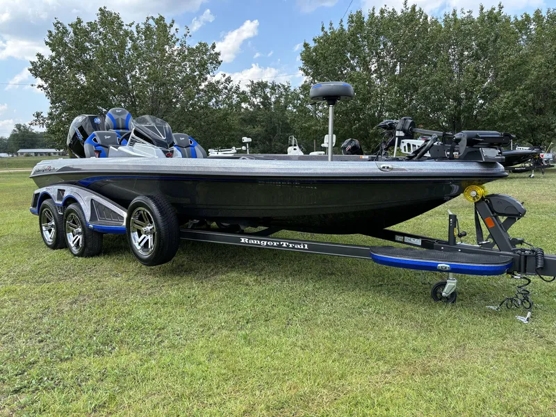 Slide: The Image of Ranger Z521R 2025 - 8