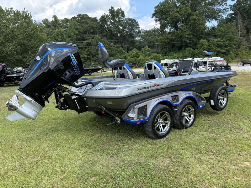 Slide: The Image of Ranger Z521R 2025 - 9