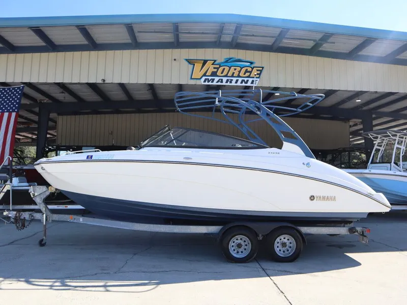 The Image of Yamaha 242SE 2020 - 1