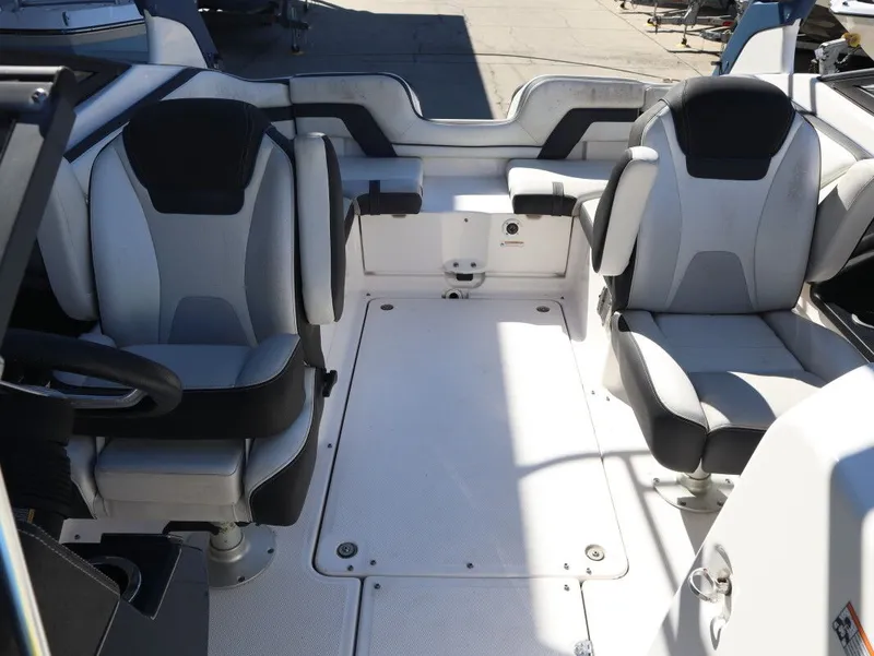 Slide: The Image of Yamaha 242SE 2020 - 16