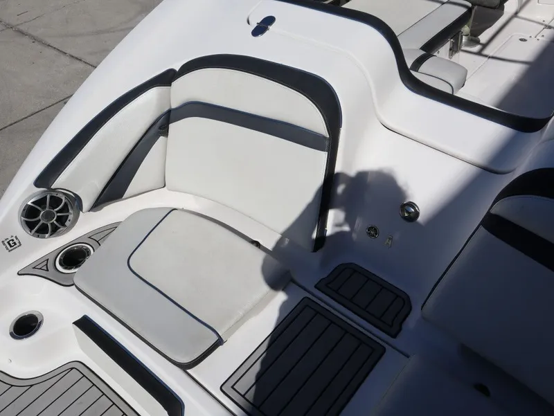 Slide: The Image of Yamaha 242SE 2020 - 8