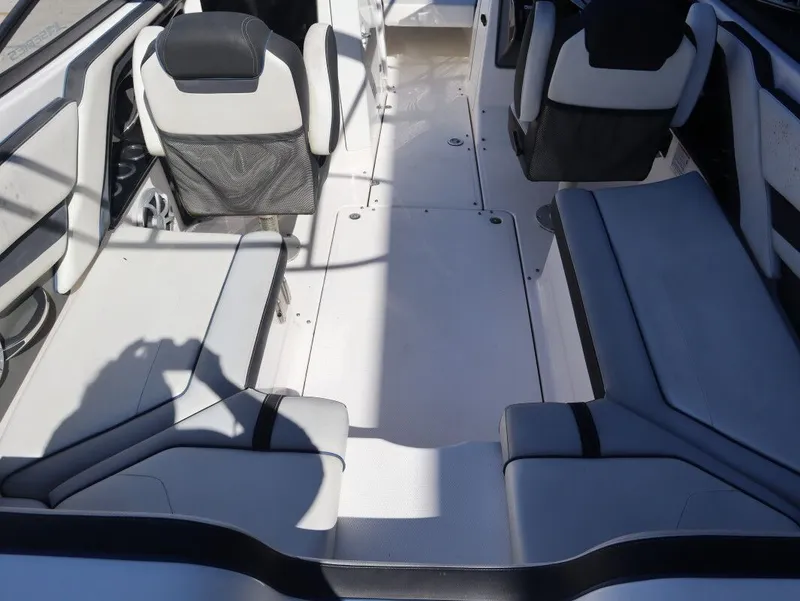 Slide: The Image of Yamaha 242SE 2020 - 9