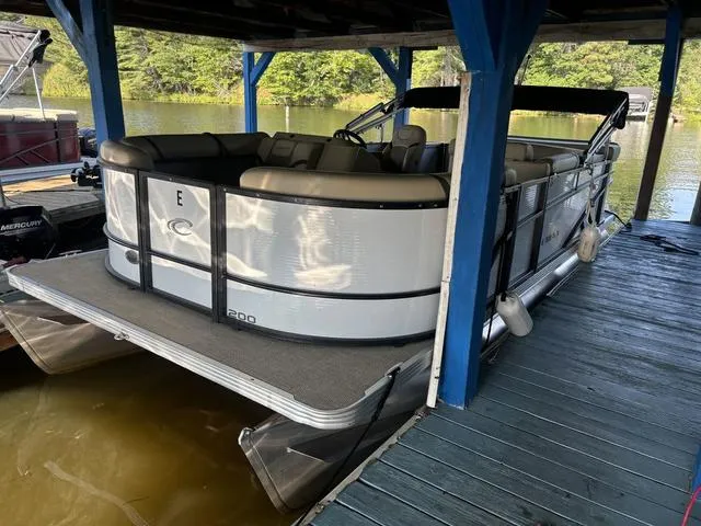 Slide: The Image of Crest Classic LX 200 L 2023 - 2