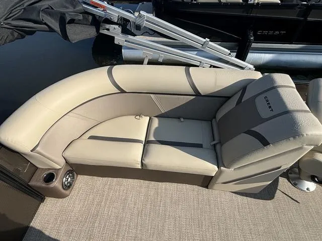 Slide: The Image of Crest CLASSIC LX 240 SLC 2023 - 9