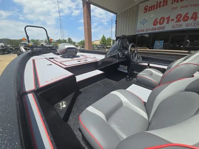 Slide: The Image of Xpress H17C Crappie 2025 - 10