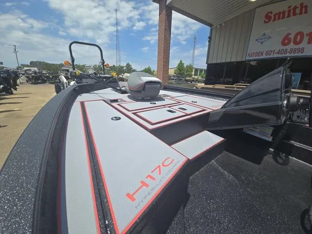 Slide: The Image of Xpress H17C Crappie 2025 - 12