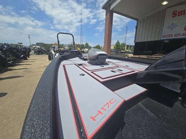 Slide: The Image of Xpress H17C Crappie 2025 - 13