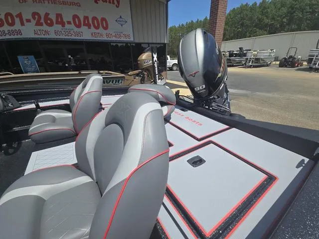 Slide: The Image of Xpress H17C Crappie 2025 - 15